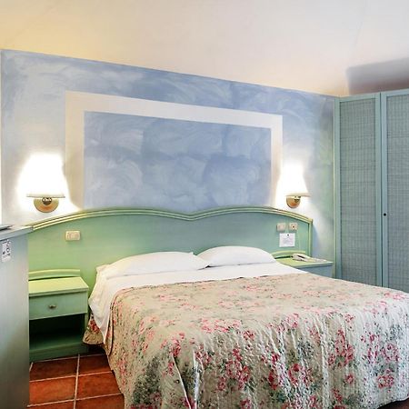 Hotel Stefania Boutique Hotel By The Beach Olbia Exterior photo
