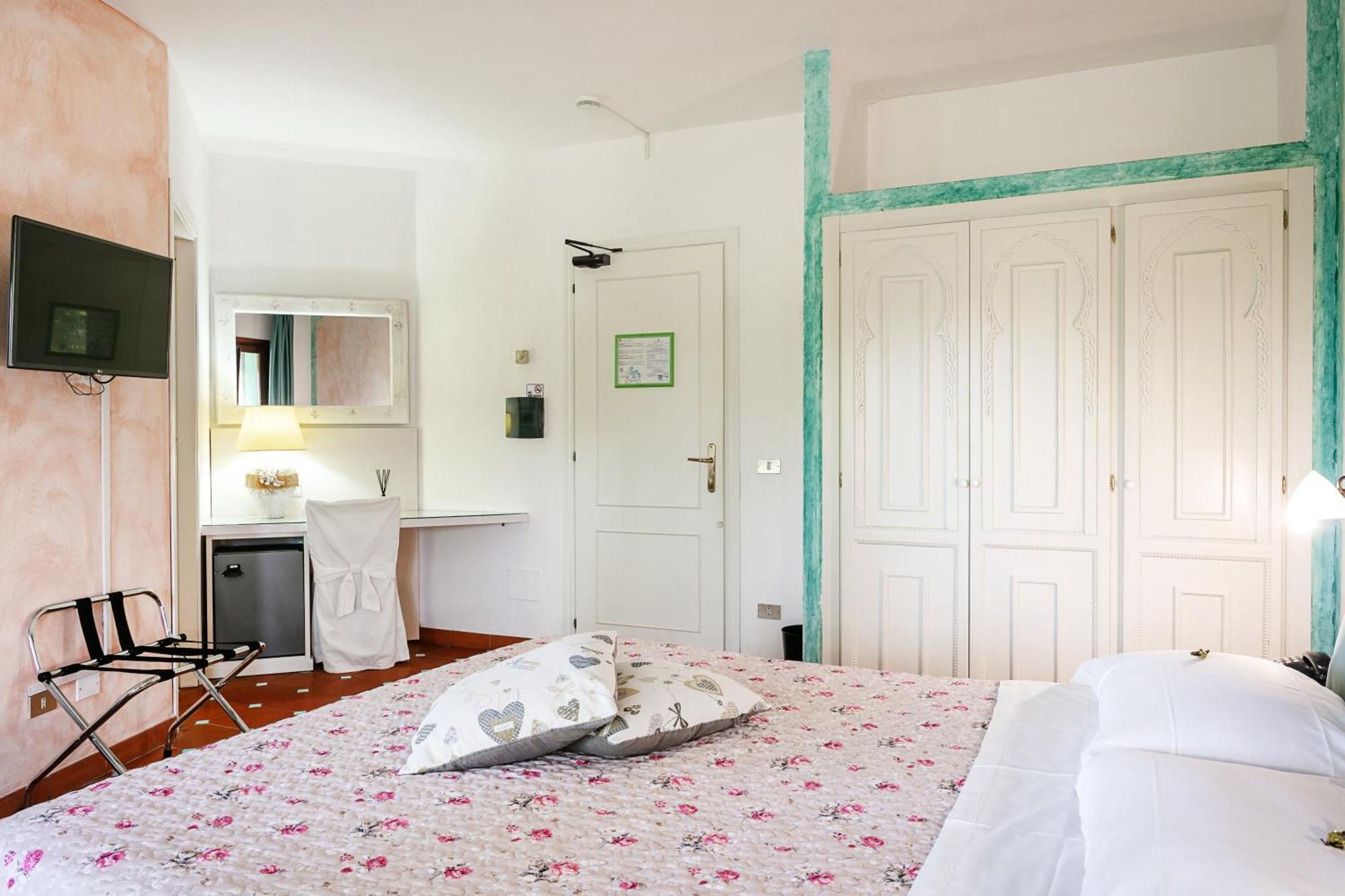 Hotel Stefania Boutique Hotel By The Beach Olbia Room photo