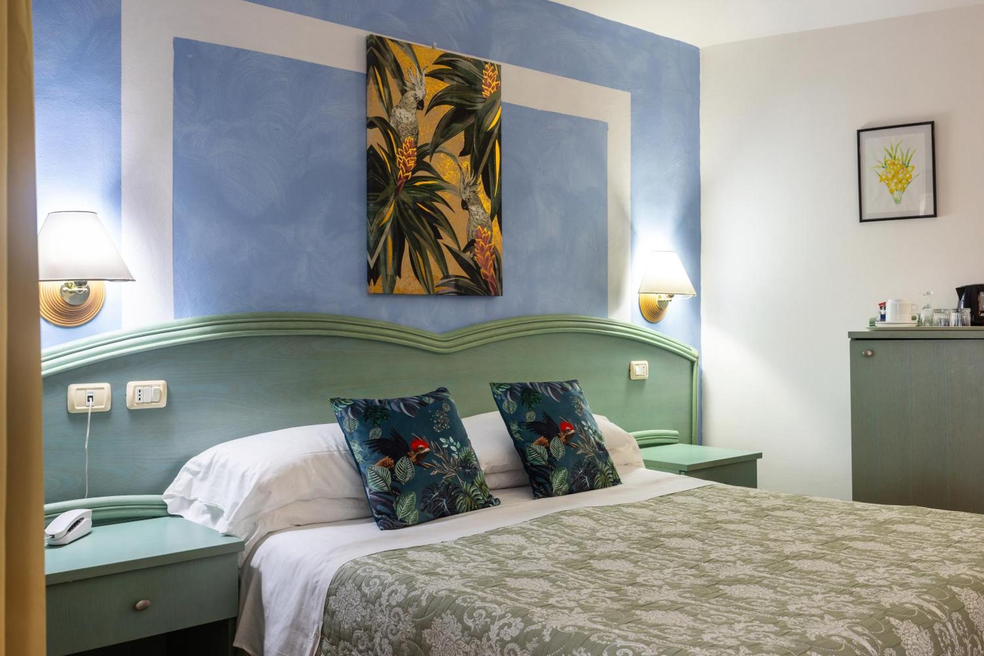 Hotel Stefania Boutique Hotel By The Beach Olbia Exterior photo
